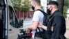Задержание журналиста у здания КГБ в Минске 28 июля 2020 года. Фото: ТАСС